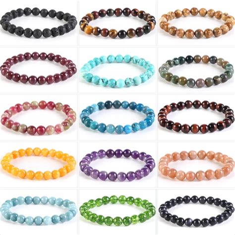 Sélection de bracelets en pierres naturelles : quartz rose, œil de tigre, hématite, cornaline.
