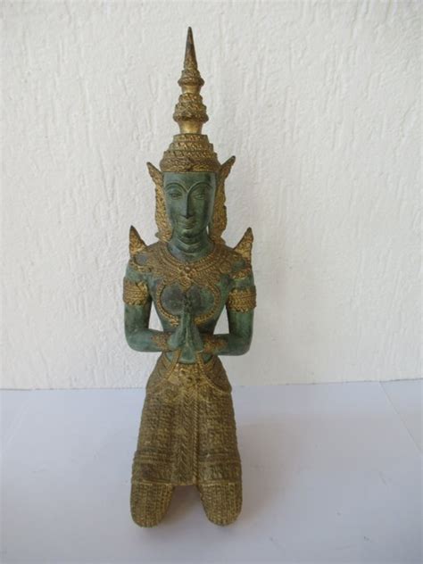 Statue en bronze d'un archer divin thaïlandais avec des ornements en or