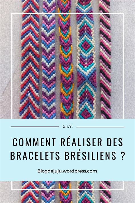 Illustration de plusieurs bracelets brésiliens de différentes couleurs et motifs, flottant sur un fond estival.