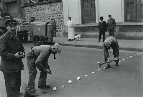 Photographie d'un ancien passage clouté