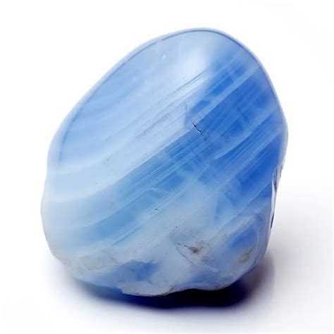 Illustration d'une pierre de calcédoine bleue aux nuances douces
