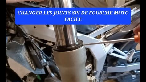 Schéma comparant une bague de guidage et un joint SPI dans une fourche de moto