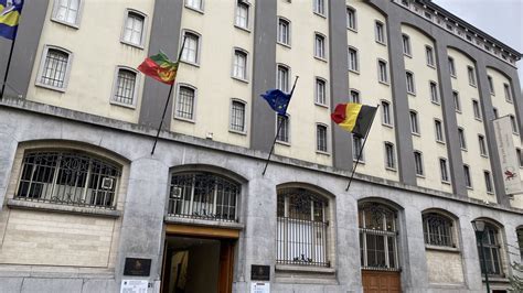 Gravure ancienne représentant un Mont-de-Piété ou une scène de prêt sur gage