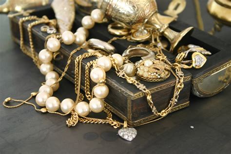 Photo de bijoux anciens et précieux