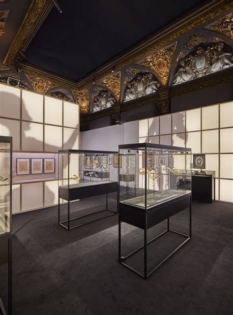 Galerie de bijoux d'exception créés par des joailliers français renommés
