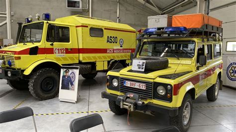 Photos des véhicules de secours devant la bijouterie Delost lors de l'événement
