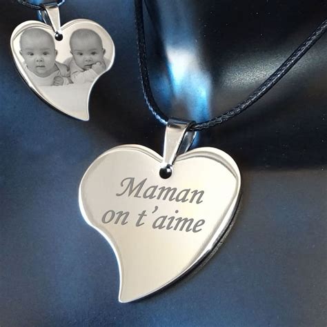 Gravure personnalisée sur un pendentif en forme de cœur