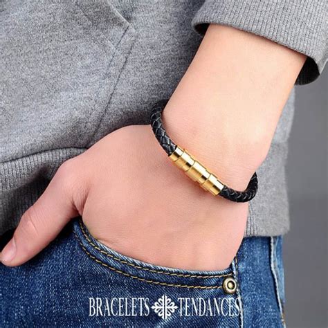 Exemples de bracelets homme : cuir tressé et jonc en argent