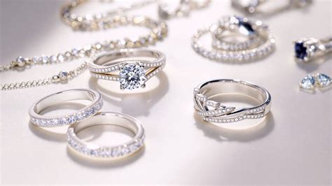 Sélection variée de bijoux en or, argent et fantaisie