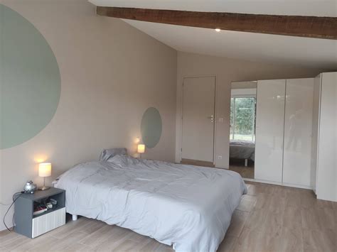 Intérieur d'une chambre d'hôtes avec salle d'eau privative