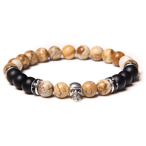 Photo du bracelet perle tête de mort Johnny Hallyday porté