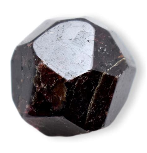 Éclogite avec un cristal de grenat aux facettes rouge-brun, centimétrique, provenant de Saint-Philbert de Grandlieu, Loire-Atlantique, France.