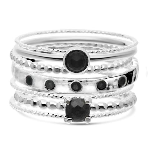 Exemples de bagues en argent 925 avec différentes tailles et formes d'onyx noir pour femme