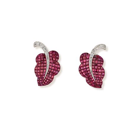 Clip Trois feuilles Van Cleef & Arpels, 1955, orné de rubis et diamants