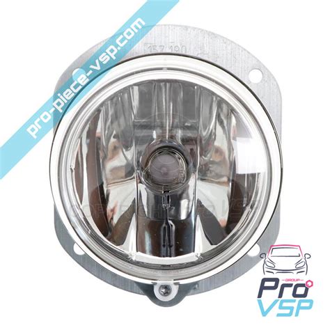 Vue éclatée d'un feu antibrouillard avant de voiture, montrant les différentes pièces comme le boîtier, la grille et l'ampoule.