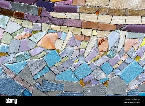 Mosaïque de différentes pierres naturelles colorées