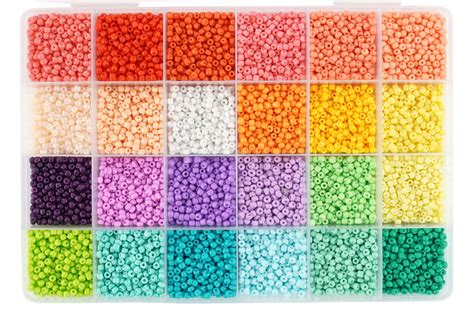 Photo du contenu du coffret Djeco Perles de Rocaille et Fleurs, montrant les perles et les fils dans la boîte