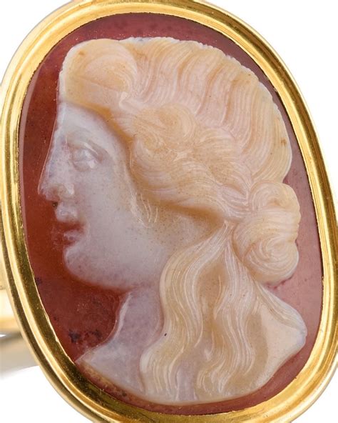 Bague Renaissance sertie d'un camée en onyx