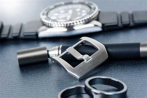 Schéma explicatif du fonctionnement d'une boucle ardillon avec un bracelet de montre