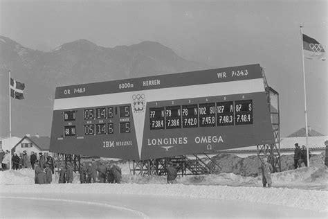 Affichage du temps aux Jeux olympiques d'Innsbruck en 1964 avec logos Longines et Omega