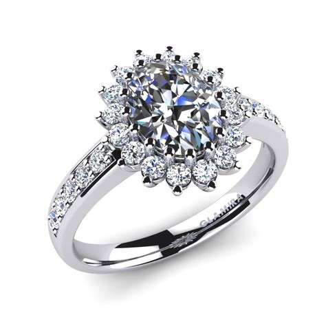 Bague de fiançailles avec un serti halo, montrant un diamant central entouré d'une couronne de petits diamants
