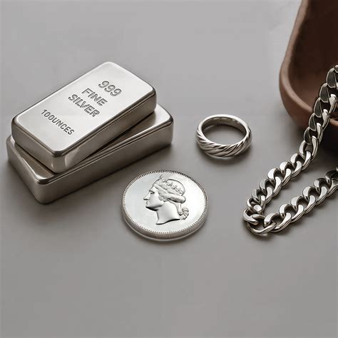 Infographie expliquant la composition de l'argent sterling 925, avec un schéma montrant le pourcentage d'argent pur et d'autres métaux.