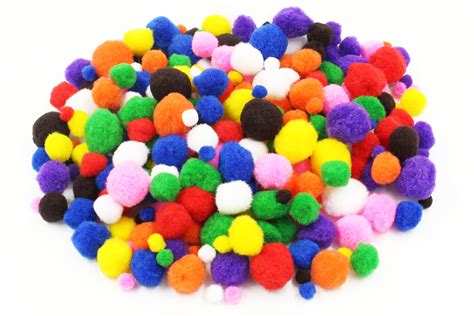 Illustration d'une variété de pompons aux couleurs vives et textures différentes