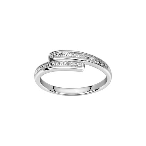 Comparaison visuelle entre une bague en argent rhodié et une bague en argent non traité, mettant en évidence la brillance.