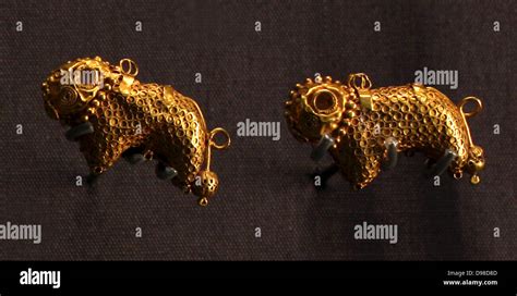 Exemple de bijou en filigrane et granulation