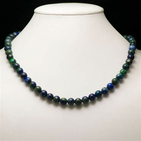Collier en azurite-malachite aux reflets variés