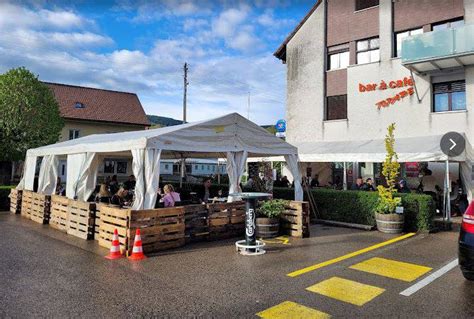 Photo de la façade du Bar Le Topaze à Vicques, Jura suisse