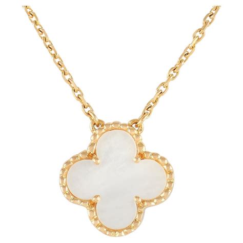 Collier ras de cou Van Cleef & Arpels en or jaune et diamants, collection Alhambra