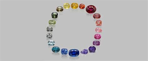 Collection de saphirs de différentes couleurs, montrant la diversité de leurs teintes.