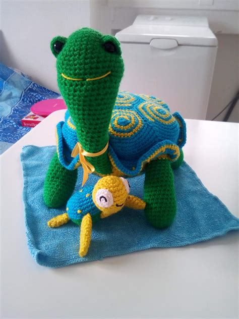 Illustration d'une collection de divers amigurumis colorés