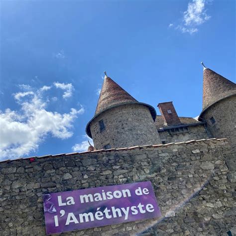 Vue de la Maison de l'Améthyste en Auvergne