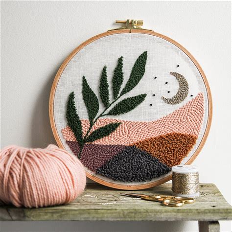 Exemple de création en punch needle avec un motif de feuillage