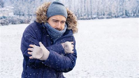 Illustration d'un mineur se protégeant du froid extrême en Alaska
