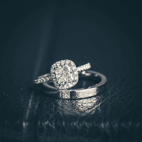 Ensemble de bague de fiançailles et alliance assorties