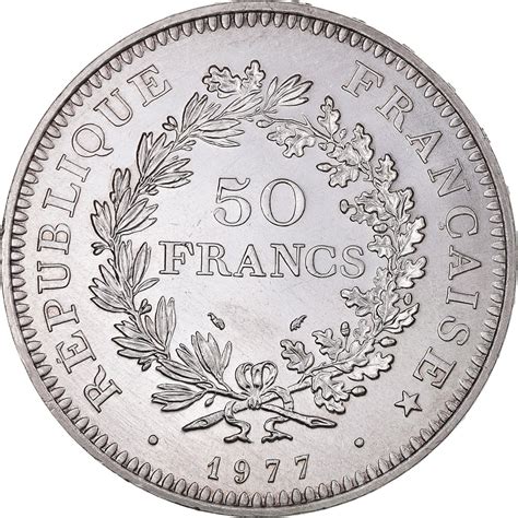 Représentation d'une collection de pièces de monnaie anciennes en argent.