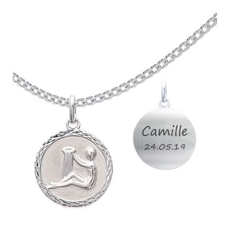 Pendentif rond en argent poli avec le symbole du Verseau gravé, destiné aux enfants.