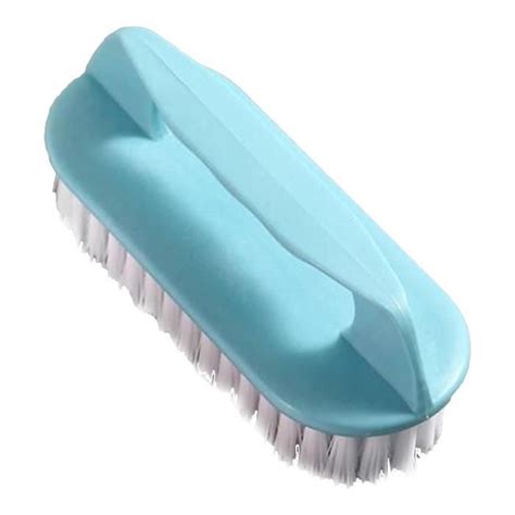 Illustration d'une brosse à poils souples et d'un chiffon doux pour le nettoyage de bijoux
