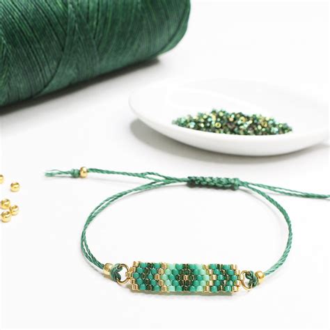 Exemple de bracelet simple en perles Miyuki avec fil nylon