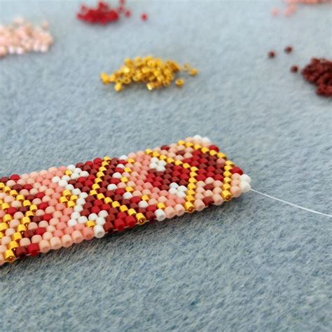 Exemple de tissage Peyote avec des perles Miyuki