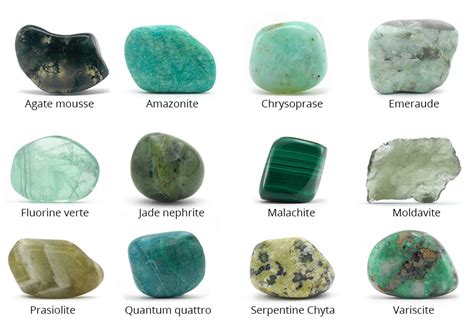 Vue d'ensemble de diverses pierres vertes, montrant la variété des teintes et des inclusions.
