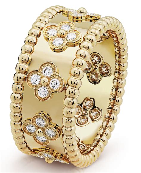 Photographie d'une bague Perlée Duo de Van Cleef & Arpels en or blanc 18 carats et diamants