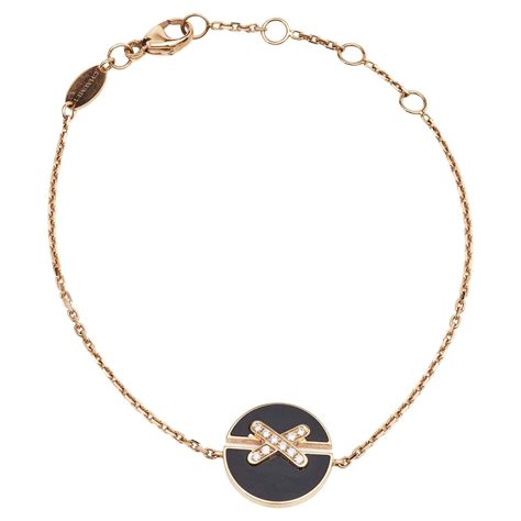 Joaillerie Chaumet : bracelet Jeux de Liens Harmony en or rose orné de diamants et de nacre