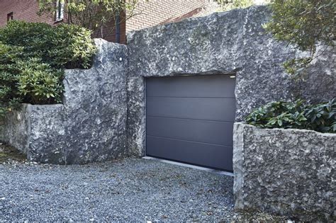 Exemple de mobilier de jardin en pierre bleue avec finition Croûte.