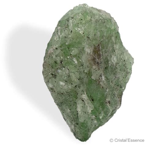 Vue rapprochée d'une tsavorite brute et polie, mettant en évidence sa couleur verte intense et sa brillance.