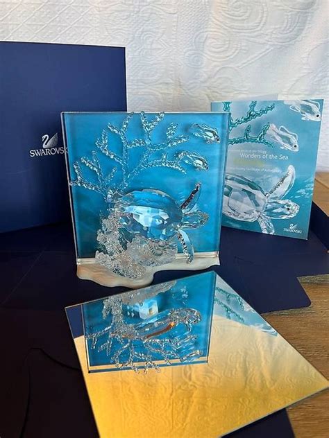 Photographie d'une figurine Swarovski en édition limitée avec son certificat