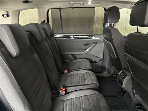 Intérieur cuir d'une Volkswagen Touran Carat